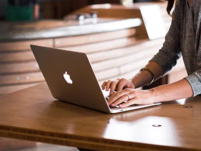 RoboDK TwinBox пренася програмирането на роботи в индустриални компютри и уст...